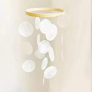 화이트 자개 모빌 천장 인테리어 장식 소품/거실/바람/소리/마크라메/방꾸미기/카페/가게/감성/출입문