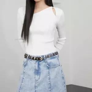 에고이스트 언발 넥라인 포인트 슬림핏 골지풀오버 (ER1KL260) 367143