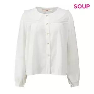 [SOUP](타임스퀘어점패션관)와이드 프릴 빅 카라 셔링 블라우스 (S5CLS06)