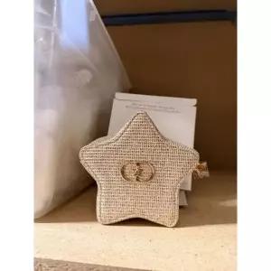 크리스챤 디올 파우치 스타 골드 베이지 노벨티 로고 홀리데이 익스클루시브 CD 2025 신제품