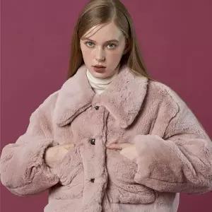 [KOLEAT][밍크 ver.] 오버핏 크롭 누빔 단추 무스탕 자켓 [베이비핑크] 비건 퍼 ver.