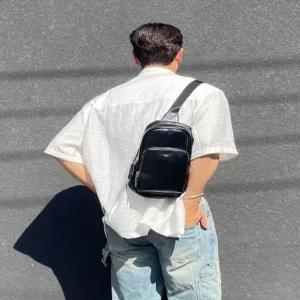 헤지스 액세서리 26SS [여행용][데일리] 블랙 클래식 슬링백 HJBA6E861BK