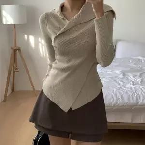 [코코블랑] 모스크 골지 사선 카라 니트