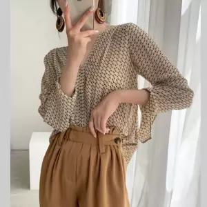 여성 긴팔 시스루 쉬폰 블라우스 정장 오피스 캐주얼차르르 쉬블라우스 봄옷 프릴 패션의류 러블리 상의 플