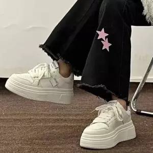 여자 귀여운 스타일 통굽 키높이 높은굽 화이트 운동화