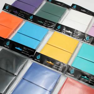 100개 매트 카드 슬리브 컬러풀 표준 사이즈 트레이딩 카드 보호기 타로 쉴드 MTG PKM 보드 게임 TCG 카드용 66x91mm