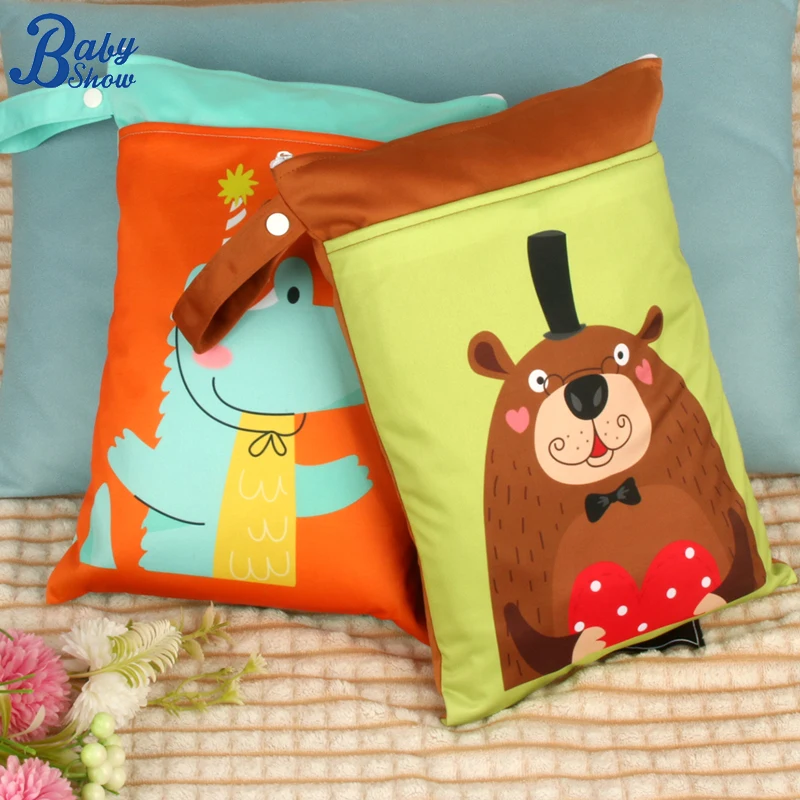 Babyshow 25x35cm 기저귀 가방 두 개의 지퍼 Wetbag 재사용 가능한 방수 만화 곰 유니콘 인쇄 손잡이가있는 습식 건식 아기 가방