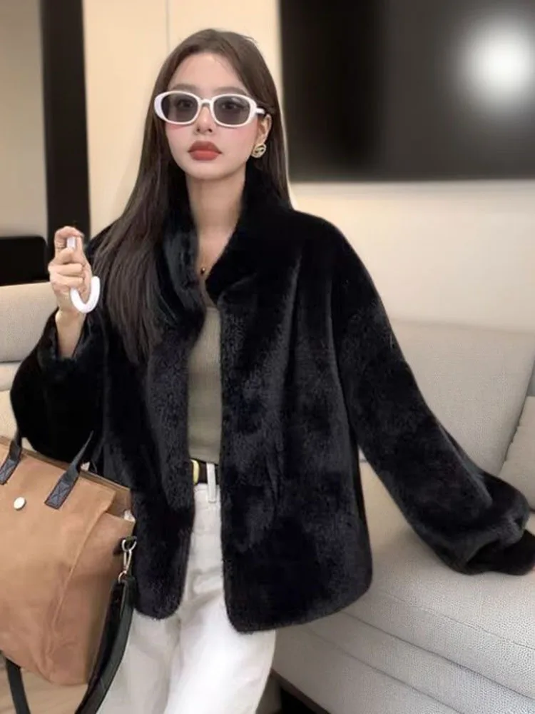 영 스타일 숏 퍼 칼라 다람쥐 가죽 코트 여성용 통합 가죽 및 퍼 숏 코트 한국 버전 두꺼운 긴 소매