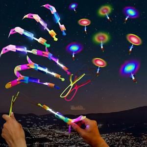 5/10개 LED 플라잉 애로우 로켓 장난감 - 고무줄 발사 헬리콥터 라이트 파티 재미 최고의 어린이 선물 야외 놀이