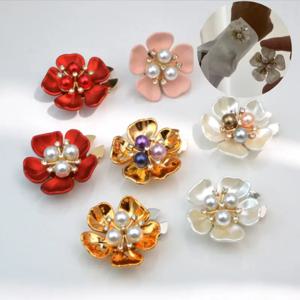 즉각적인 화려함 버튼 커버, 클립온 라인스톤 세트 – 파티를 위한 완벽한 선물로 어떤 의상도 더욱 돋보이게 합니다