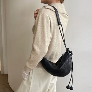 [브리치]  / 양가죽 반달 볼 태슬 숄더 겸 크로스백 (2color)