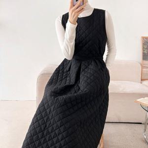 [하프클럽] 여자 겨울 누빔 다이아 패딩 민소매 블랙 롱원피스