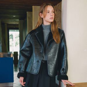 [정가559,000]테일러드 카라 자켓형 무스탕 점퍼 OM4WMA680