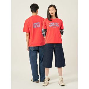 [25FW 신상] [빈폴멘] 남녀공용 GOOD LUCK 그래픽 라운드넥 티셔츠  레드 (BC5742C916)