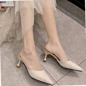 스웨이드 소재 여성 스킬레토 뮬 디자인 펌프스 구두