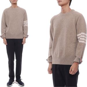 [톰브라운] 25FW 남성 사선 스트라이프 울 니트 (MKA569A Y1026 250 25F)