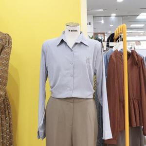 르피타 DP01 레터링 자수 셔츠 L243USH906