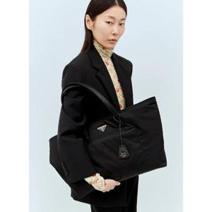 25 FW 프라다 여성 Re Edition 1978 Re Nylon 토트 백 pra0258048blk