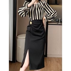 [예쎄][예쎄] 골드버튼 포인트 트임 롱 원피스 (S5SOP026A)