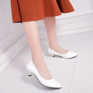 여성 오피스 코디 신발 정장 출근룩 베이직 미들힐