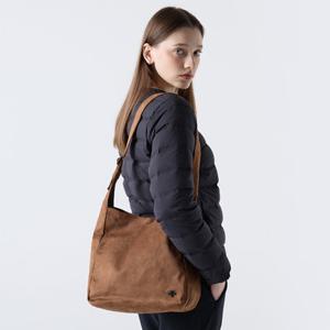 [데상트공식] 우먼스 스웨이드 숄더백 SQ422SBGO4