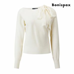 [보니스팍스] 어깨 리본 포인트 입술넥 니트 (XQ1KP002M0)