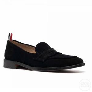 톰브라운 바시티 스웨이드 페니 스트랩 남성 로퍼 블랙 MFL087A 03050 001 발송