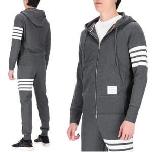 [톰브라운] 클래식 사선완장 MJT022H 00535 025 남성 후드집업