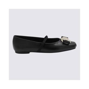 26SS 살바토레 페라가모 소프트 블랙 레더 ballerina flats with a 골드톤 buckle 앤 elastic strap  76886801H345005 TP565313645