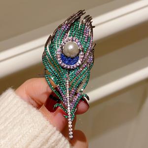 TEMU 피로스터 깃털 브로치 동물 코사지 유럽 및 미국 스타일 고급스러운 컬러 배지