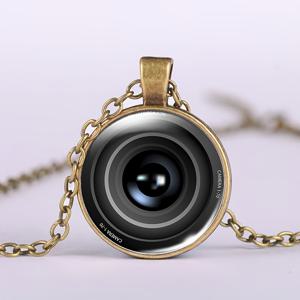 TEMU 1개 팩 철 합금 틸 메탈 목걸이 클래식 스타일, 검은색 카메라 렌즈와 CAMERA170 텍스트가 있는 흰색 배경 디자인, 빈티지 파티 및 웨딩 합성 스웨터 체인 목걸이 선물, 저녁 식사, 파티, 청소년을 위한 완벽한 드레스업 선물