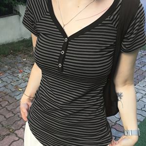 TEMU 여성용 Y2K 레트로 세로 줄무늬 블라우스 - 슬림핏 V넥 버튼 프론트, 신축성 좋은 셔츠, 기계세탁 가능 블랙 & 화이트 캐주얼 포멀룩 상의 - 비침 없는 여름 일상 필수 아이템, 빈티지 감성, 편안한 소재, 스타일리시 패션셔츠