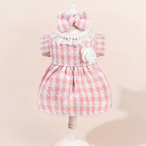 TEMU 가을, 겨울용 핑크 앤 화이트 하운드투스 패턴 웨딩 드레스. 인형 칼라, 프렌치 스타일, 강아지 및 고양이 의상 포함. 플라잉 소매 드레스, 보우 타이, 레이스, 진주 펜던트 및 코르셋이 달린 귀여운 애완 동물 의류 포함.