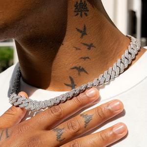 TEMU CVNANA 14mm 마이애미 아이스 아웃 쿠바 링크 체인 목걸이. 튼튼한 아연 합금으로 제작되었으며, 다층 도금 처리되어 있어 파티 및 데일리 글램을 위한 이상적인 액세서리로 자리 잡은 힙합 스타일의 초커입니다. 멋진 소년들을 위한 최고의 주얼리 아이템입니다.