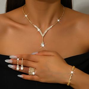 TEMU 패셔너블하고 우아하며 섹시한 구리 인레이 라인스톤 네 피스 세트: 목걸이, 귀걸이, 팔찌, 반지, 프로미 및 파티 액세서리에 완벽