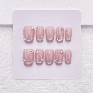 TEMU 고광택 피부감의 밝은 핑크색 고양이 눈 디자인으로 제작된 수제 프레스온 네일 10개 세트입니다. 반짝이는 라인스톤과 글리터로 장식된 짧은 네일은 트렌디한 룩에 완벽합니다. 여성에게 이상적이며, 신부 파티 선물로도 좋습니다.