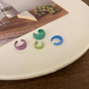 TEMU 피어싱 없이 사용하는 귀걸이 4개 세트입니다. 숲의 테마 디자인으로 구성되어 있으며, 이 핸드메이드 컬러풀 귀걸이는 스태킹에 완벽하며, 일상 및 파티 액세서리용으로 독특하고 미니멀한 스타일을 제공합니다.