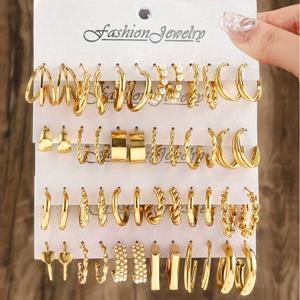 TEMU 48개 세트 캐릭터 C형 여성 귀걸이, 우아한 기하학 후프 디자인과 모조 진주 장식, 빈티지 비정형 텍스처, 다용도 일상 스타일, 파티, 데이트, 휴가, 결혼식 등 다양한 장소에 어울림