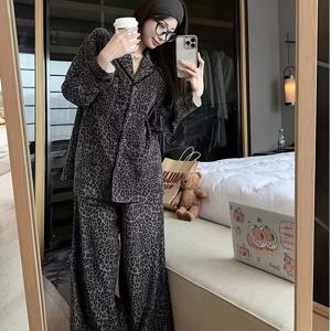 TEMU 2025년 겨울 핫 스타일 [고급스러운 회색톤 라이트 럭셔리 프린트 파자마 여성용 봄/가을 시즌] 루즈핏 플러스 사이즈 긴소매 긴바지 가디건 홈웨어 세트 부드럽고 피부 친화적인 라펠 버튼으로 외출 가능 홈웨어 레저 투피스|잠옷|냉장고바지|가디건