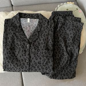 TEMU 여성을 위한 새로운 프린트 경량 럭셔리 파자마 세트. 봄, 가을에 적합하며 긴소매와 긴 바지로 구성되어 있습니다. 라운지웨어로도 입기 쉬운 디자인으로 외출하기도 편리하며 얇은 원단을 사용했습니다.|잠옷|냉장고바지|옷