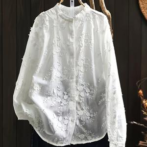 TEMU 시크한 화이트 플로랄 자수 블라우스 여성용 - 긴 소매, 스탠드 칼라, 섬세한 레이스 디테일의 버튼업 셔츠, 세탁기 사용 가능, 폴리에스터 원단 - 캐주얼 또는 사무실 착용에 완벽함, 사계절 의류 | 시크한 플로럴 블라우스 | 광택 있는 질감, 숙녀용 블라우스