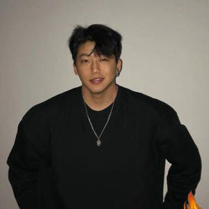 TEMU 남성 가을/겨울 스타일리시 일본 프린트 플리스 라운드넥 스웨트셔츠, 다용도 스포티 캐주얼 스타일, 루즈 드롭 숄더, 와이드 풀오버 라운드넥 스웨트셔츠.|옷