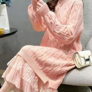 TEMU 미디 길이 루즈핏 원피스로 연출하는 가을 겨울 신상 패션, 두꺼운 니트 소재의 오버사이즈 스웨터 원피스는 스커트처럼 보여지는 하의 아이템이며 코트 무드까지 동시에 연출 가능, 레이스 디테일과 여성스러운 실루엣이 돋보이는 일상과 모임룩에 어울리는 스타일리시한 착장