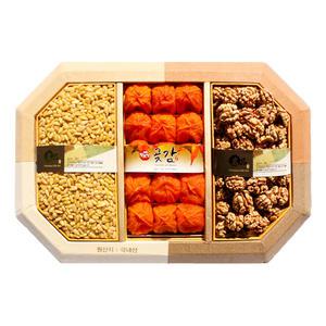 곶감 선물세트(곶감 15개 750g + 국산 통호두살 300g + 국산 잣 250g)