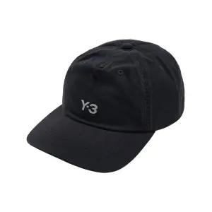 [롯데백화점]와이쓰리 FW25 남성 데드 로고 베이스볼 캡 IN2391 BLACK