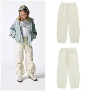 [갤러리아] AZA4PT03WT 커브드 라인 화이트 교직 조거 팬츠