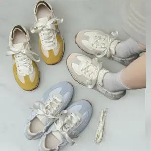 여성 데일리 가죽 뒷밴드 패턴 운동화