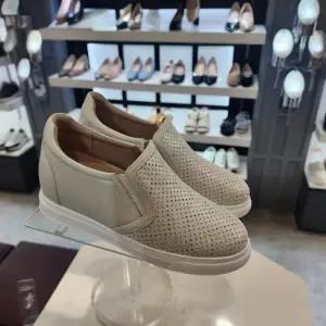 [엘칸토]엘칸토 HC10 키높이슬립온아이보리5cm LCWS77U41339 (40737146)