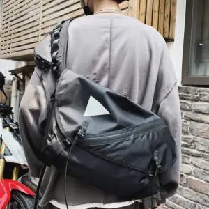 스트릿한 감성 포켓 앞면 스카치 남여공용 크로스백