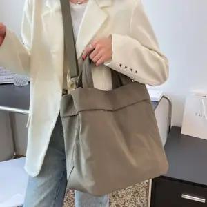 여자가방 여자 학생 나들이 학원 나일론 카키색 크로스백 빅사이즈가방